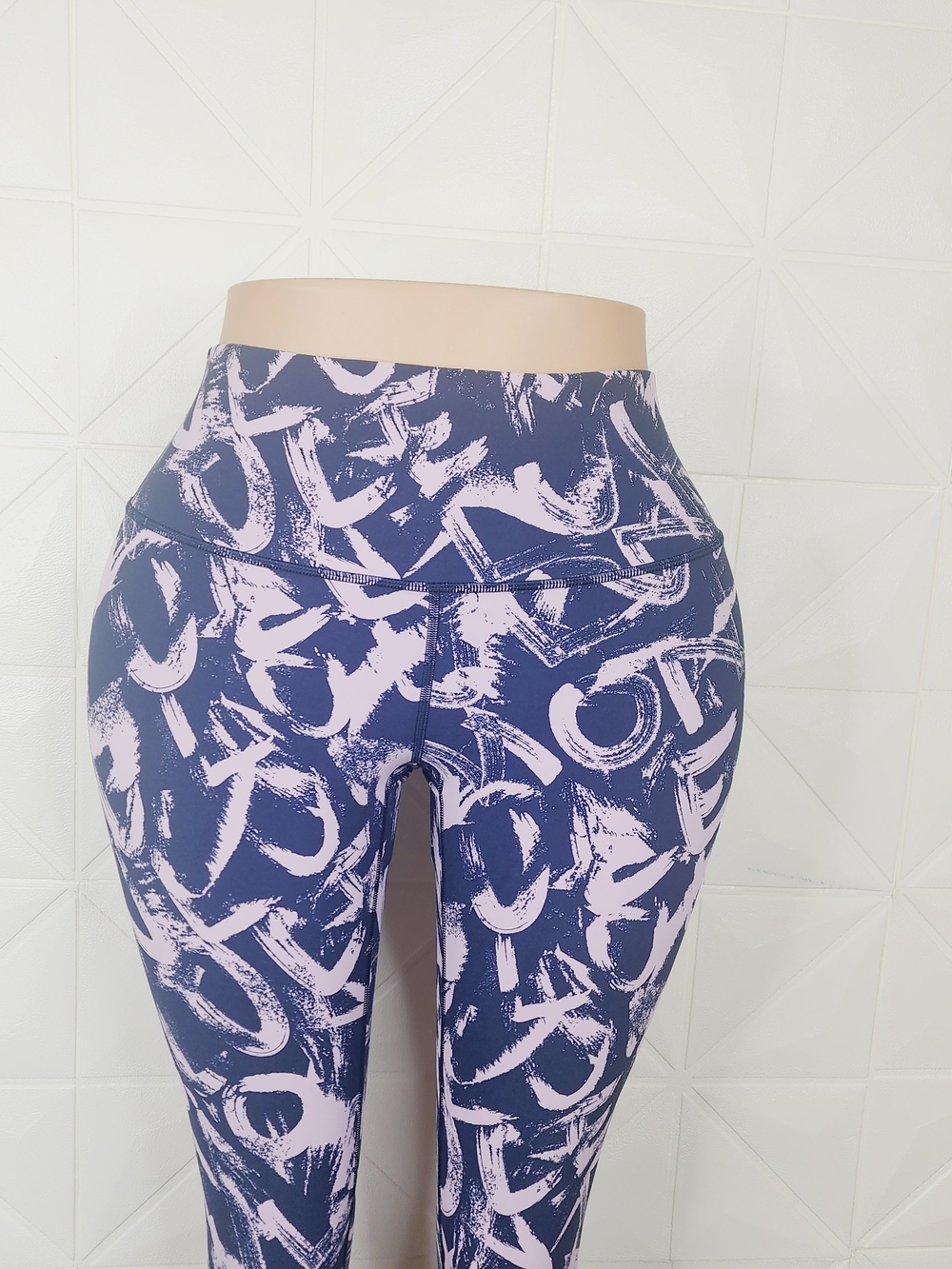 Lululemon Wunder Under HighRise Tight Graffiti Pop Antoinette Full Luxtreme 10 - Picture 2 of 7